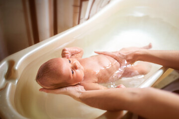 « Le bain bébé» en 8 points; Le quotidien avec un nouveau-né 1